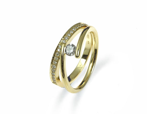 Anillo diamantes media alianza y solitario 495810